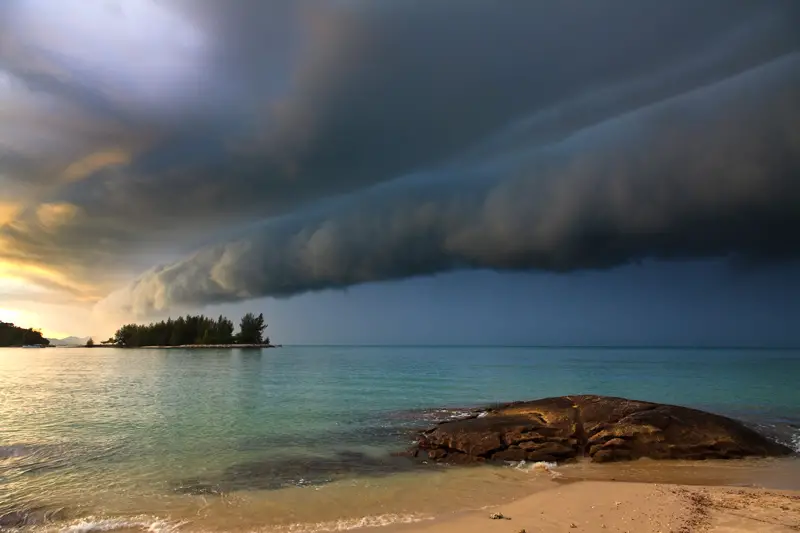 Is paddle boarding dangerous? Thunderstorms can be hazardous 