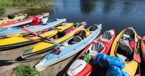 difference between kayak and canoe